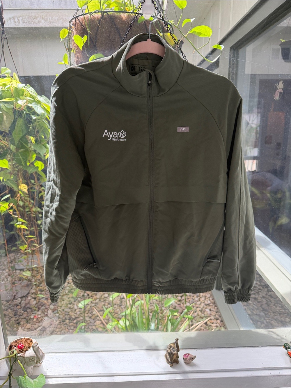 Figs women’s Olive Green Lightweight Zip-Up Jacket